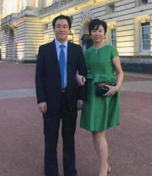 现在必须先等待罗马俱乐部的决定，是想要和斯皮纳佐拉续约，还是愿意在1月份放他前往沙特淘金。